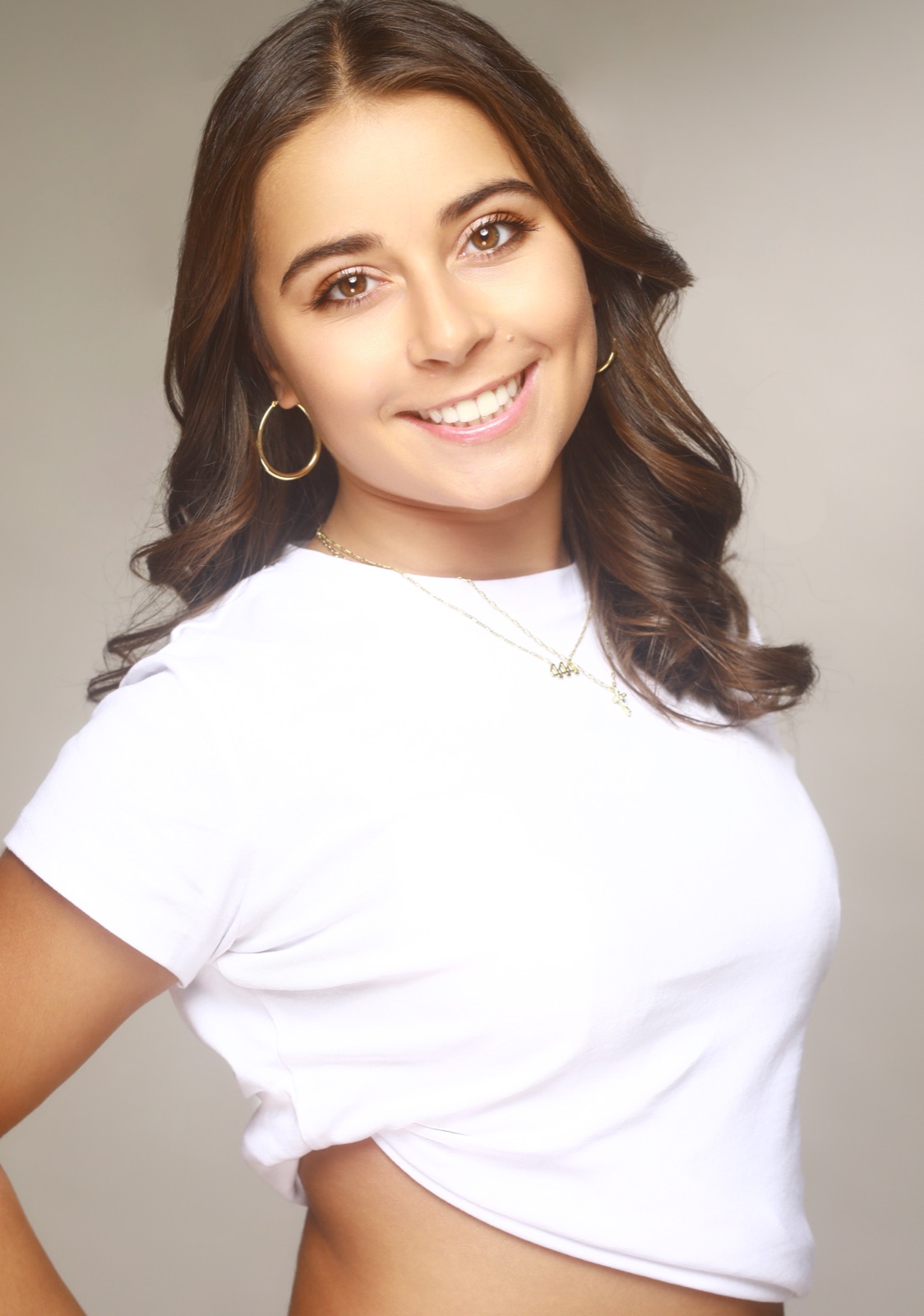 Téa Perez - Front Desk